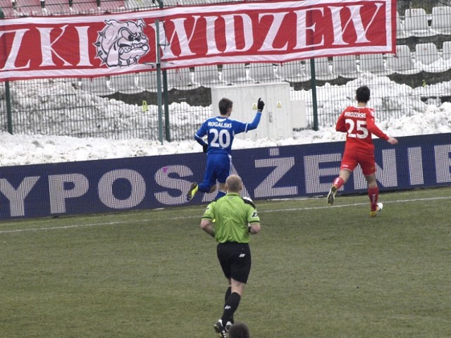 Piłkarze Widzewa Łódź grają z Podbeskidziem Bielsko-Biała. ...