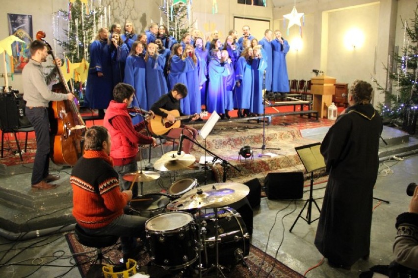 Polsko - ukraiński koncert kolęd w Tczewie. Nieboskłonni zaśpiewali razem z Kana Band. ZDJĘCIA, FILM