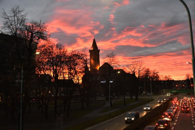 Kolejny zachwycający zachód słońca nad Legnicą.