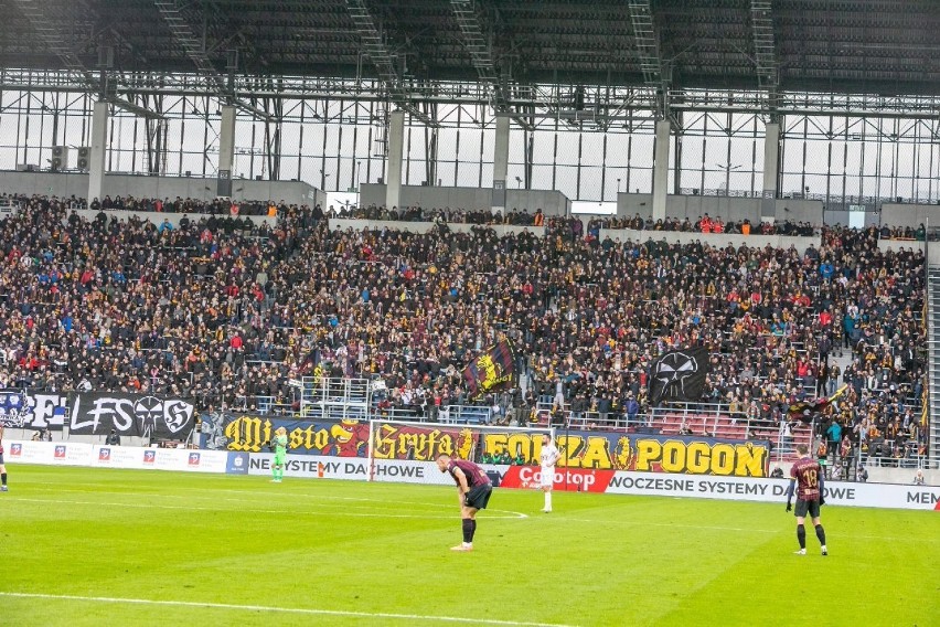 Kibice Pogoni na meczu z Lechem Poznań.