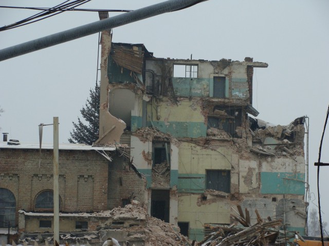 Nielegalna rozbiórka zabytkowej przędzalni „Orła” w Mysłakowicach miała miejsce w styczniu tego roku.