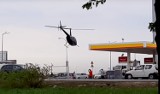 Helikopter wylądował na stacji benzynowej. Pilot zatankował i "jak gdyby nigdy nic" odleciał. Sprawą zajmuje się policja