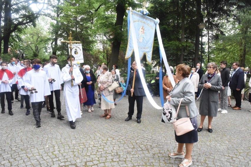 Procesje w parafiach  pw. Najświętszego Zbawiciela,...