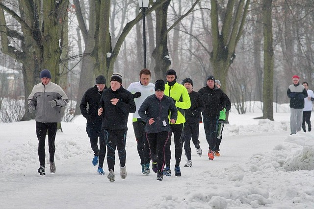 Rekordowa liczba 123 biegaczy wystartowała w sobotnim Parkrunie w parku Poniatowskiego w Łodzi