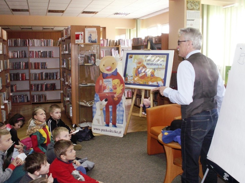 Wojciech Widłak spotkał się z małymi czytelnikami w łęczyckiej bibliotece 