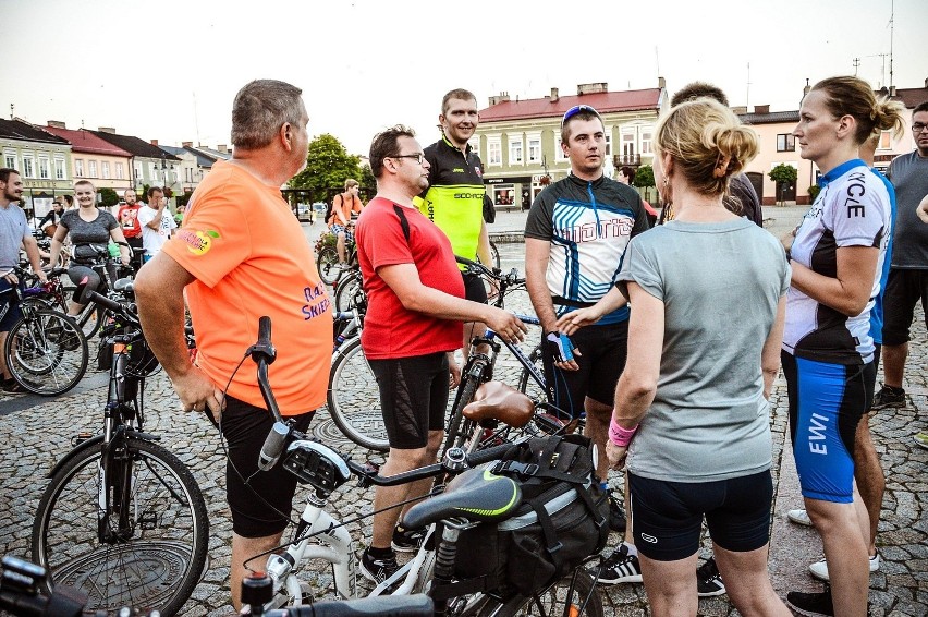 Nocny rajd rowerowy w Skierniewicach [ZDJĘCIA]