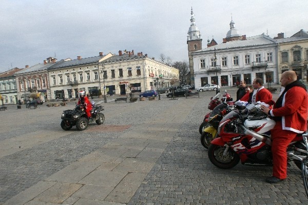 Motocyklowy konwój Świętego Mikołaja wyruszył do Rodzinnych Domów Dziecka [ZDJĘCIA]