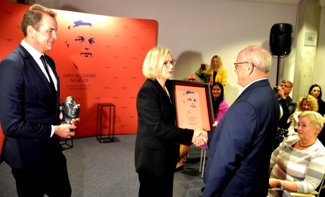 Wieloletni prezes firmy OMAG w Brzezince (gm. Oświęcim) Tadeusz Dziędziel został pierwszym laureatem Nagrody Starosty Oświęcimskiego „Oświęcimski Marcin”