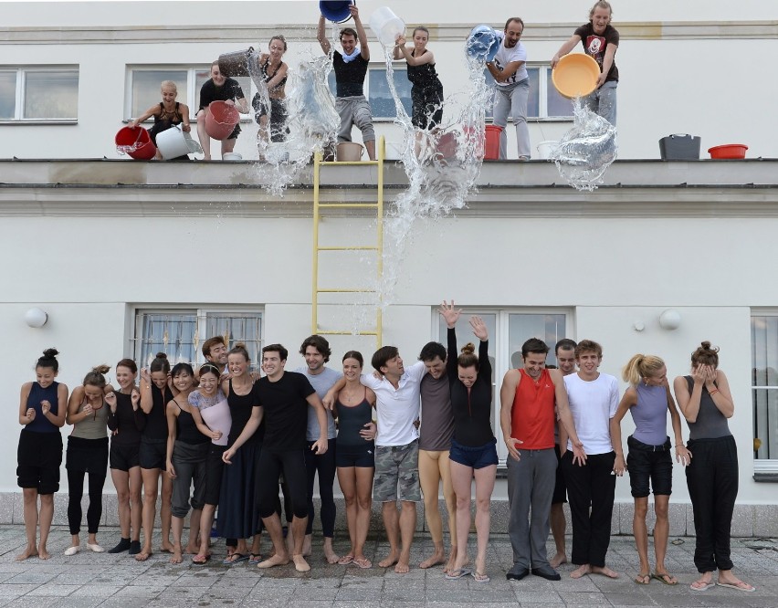 ice bucket challenge opera narodowa