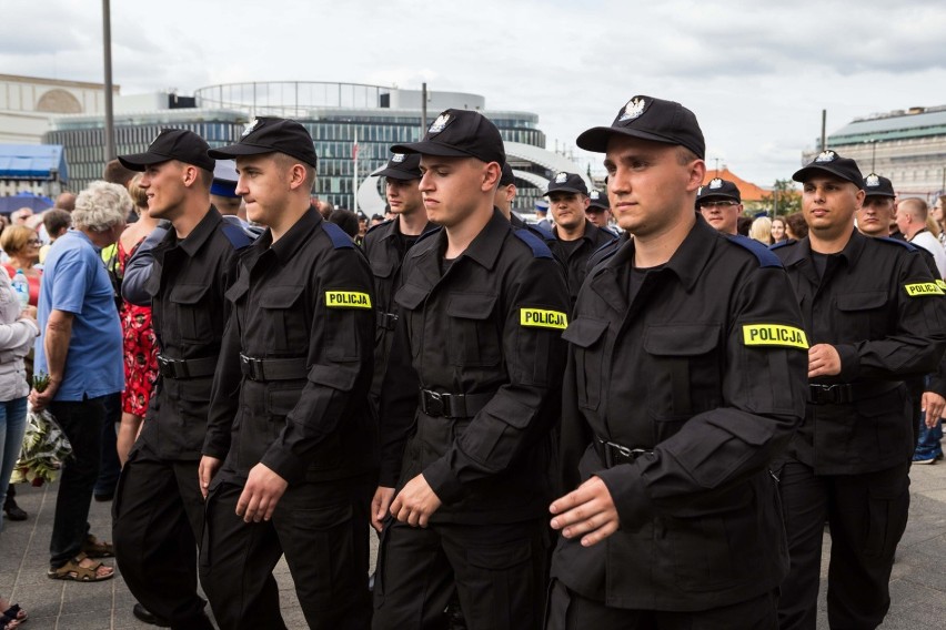 W 2020 roku w całej polskiej policji brakuje prawie 7 tys....