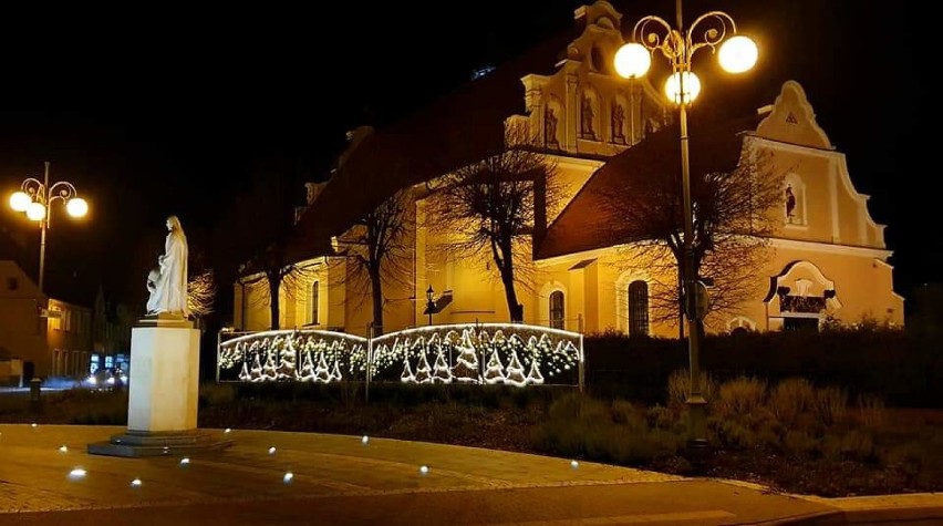 Świąteczne dekoracje w Chodzieży już się świecą. Coraz wyraźniej czuć, że zbliża się Boże Narodzenie (FOTO)