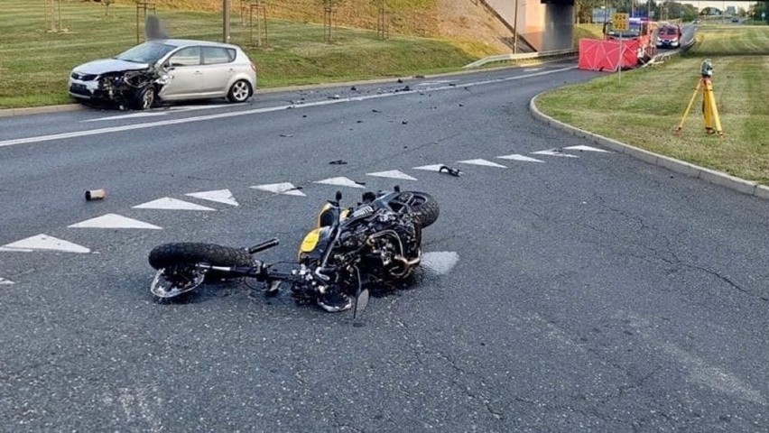 Tragedia w Żorach. W wypadku zginął motocyklista. 57-latek zderzył się czołowo podczas wyprzedzania. Zmarł pomimo reanimacji