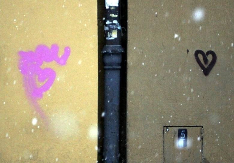 Gdańsk: Pijane studentki malowały graffiti na zabytkach. Teraz żałują &quot;głupiej decyzji&quot; OŚWIADCZENIE