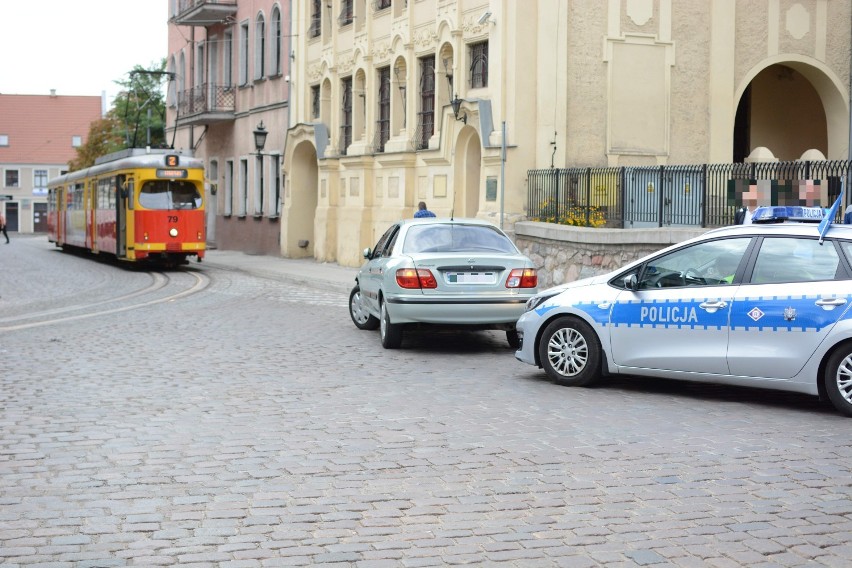 Kolizja samochodu z tramwajem w Grudziądzu [zdjęcia]