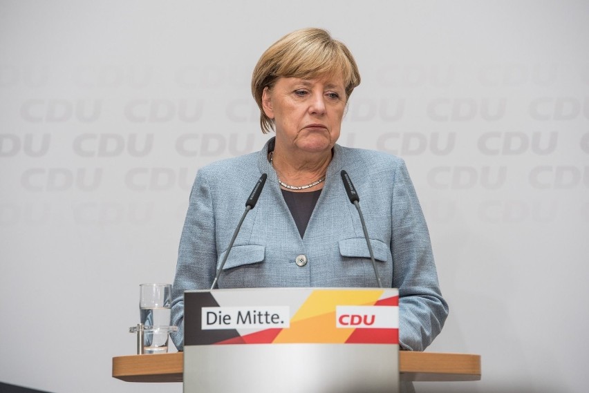 Angela Merkel, kanclerz Niemiec. 

Miesięczne zarobki:...