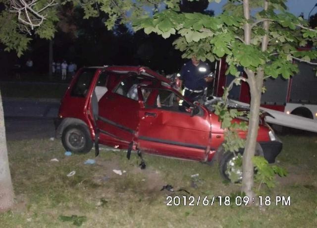 Wypadek w Kielcach. Auto uderzył w slup [zdjęcia]