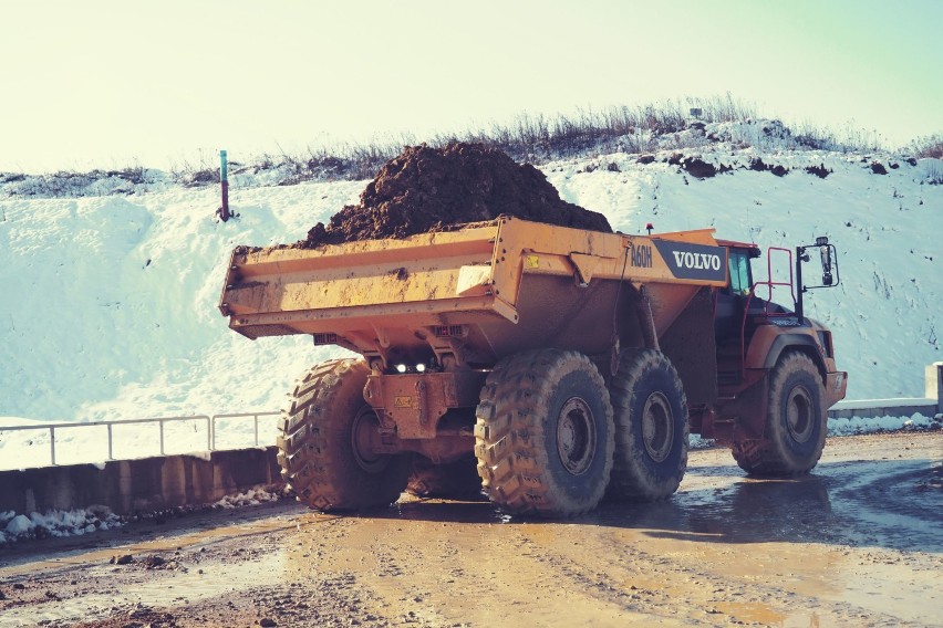 W kopalni pod Pajęcznem testują największy w swojej klasie pojazd na świecie [FOTO]