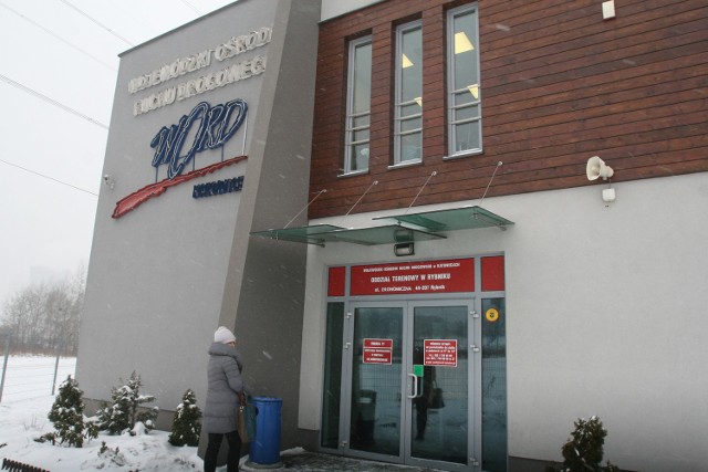 W kiepskich humorach opuszczali dziś Wojewódzki Ośrodek Ruchu Drogowego w Rybniku kursanci, którzy jako pierwsi zdawali egzamin na prawo jazdy na nowych zasadach.