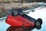 Policjanci z Przemyśla znaleźli samochód w rzece Wiar [ZDJĘCIE]