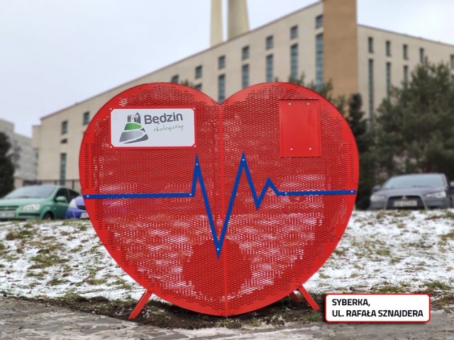 Czerwone pojemniki w kształcie serc pojawiły się już w ośmiu miejscach w Będzinie Zobacz kolejne zdjęcia/plansze. Przesuwaj zdjęcia w prawo - naciśnij strzałkę lub przycisk NASTĘPNE