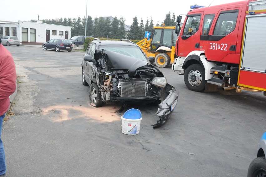 Zderzenie samochodu z koparką w Kąkolewie