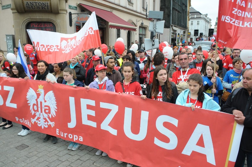 Kraków. Marsz dla Jezusa przeszedł ulicami miasta [NOWE ZDJĘCIA, WIDEO]