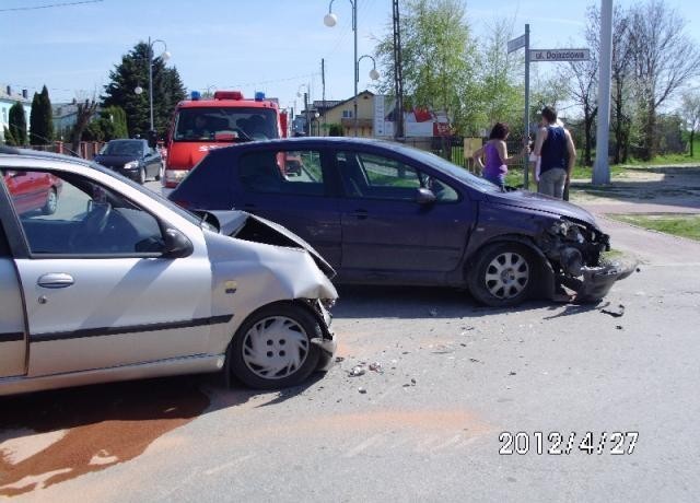 Wypadek w Chmielniku. Trzy osoby zostały ranne [zdjęcia]