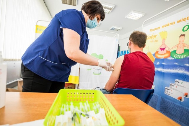 Na Kujawy i Pomorze dostarczono dotychczas 25339 dawek szczepionek (Influvac Tetra i Vaxigrip Tetra). Do Bydgoszczy trafiło ich 7520.
