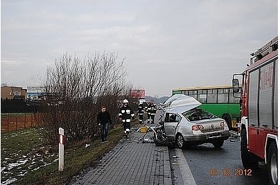 Wypadek autobusu w Mikołowie na drodze krajowej nr 44. Jedna osoba nie żyje