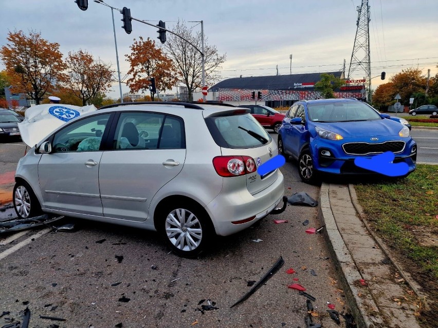 Na alei Legionów w Gdańsku w piątek 21.10.2022 zderzyły się...