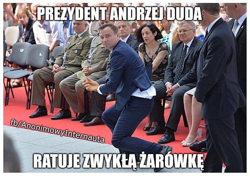Oświecony Andrzej Duda: Żarówka a demokracja MEMY. Internet...