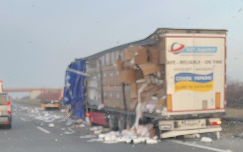Zderzenie ciężarówek na S8 w pobliżu Oleśnicy. Uwaga na utrudnienia!