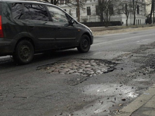 Pieniądze za naprawę uszkodzonego na wybojach auta można ...