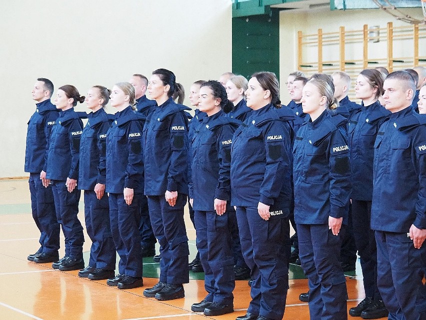 Ślubowanie nowych policjantów łódzkiego Garnizonu. Ilu policjantów przystąpiło do służby?