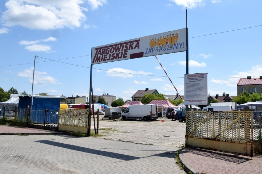 Tradycyjny wtorkowy targ w Skarżysku przyciągnął 21 lipca...