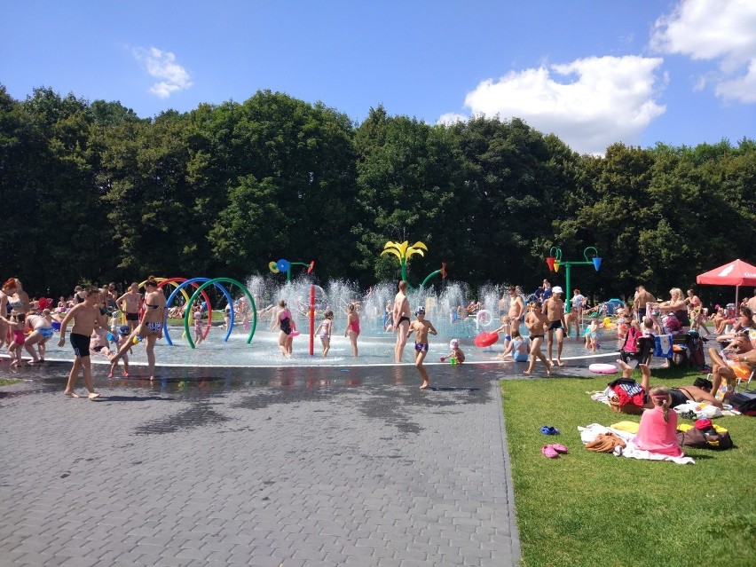 Od soboty Poznaniacy mogą korzystać z basenu letniego...