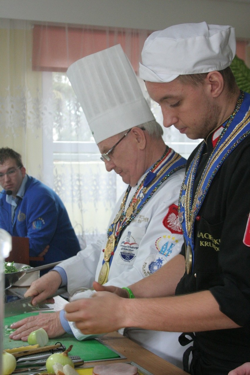 Kucharze z Poznania odwiedzili puławskie &quot;Gary&quot; (foto,video)
