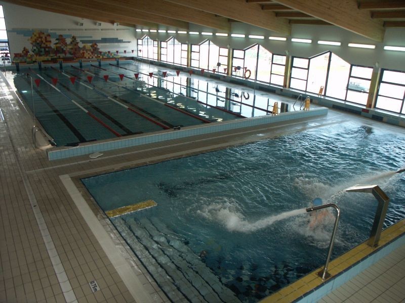 Kryta pływalnia SGGW  oferuje: - basen sportowy i basen...