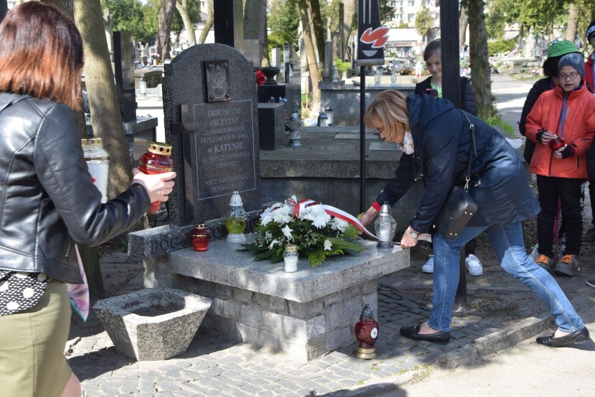 Obchody Dnia Pamięci Ofiar Zbrodni Katyńskiej w Płocku. Płocczanie uczcili pamięć poległych [ZDJĘCIA]