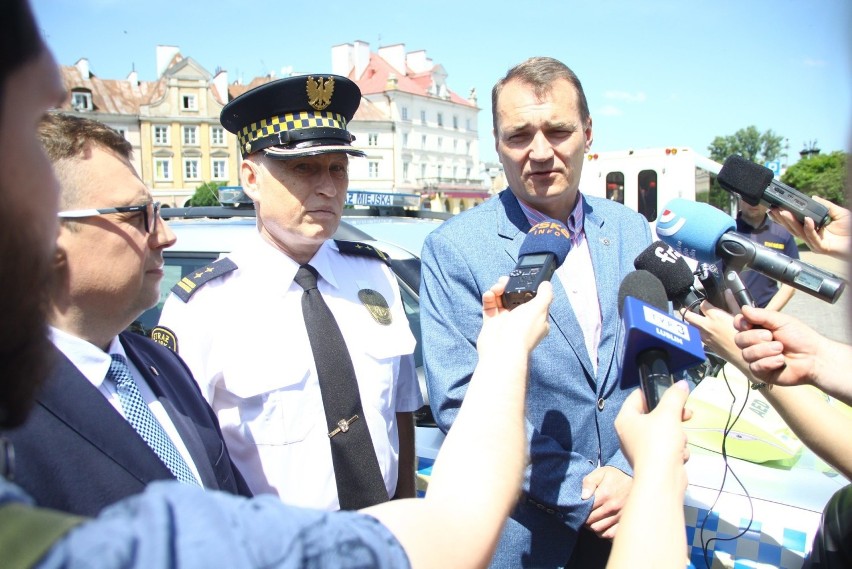 Straż Miejska w Lublinie dostała osiem defibrylatorów. Będą pomagać w ratowaniu życia