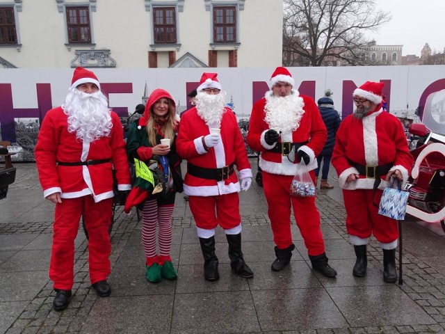 Zmotoryzowane Mikołaje oraz koncert  kolęd i pastorałek - to były atrakcje imprezy podsumowującej akcję "Dzielimy się dobrem" zorganizowanej przez młodzież i dzieci dla mieszkańców Chełmna.