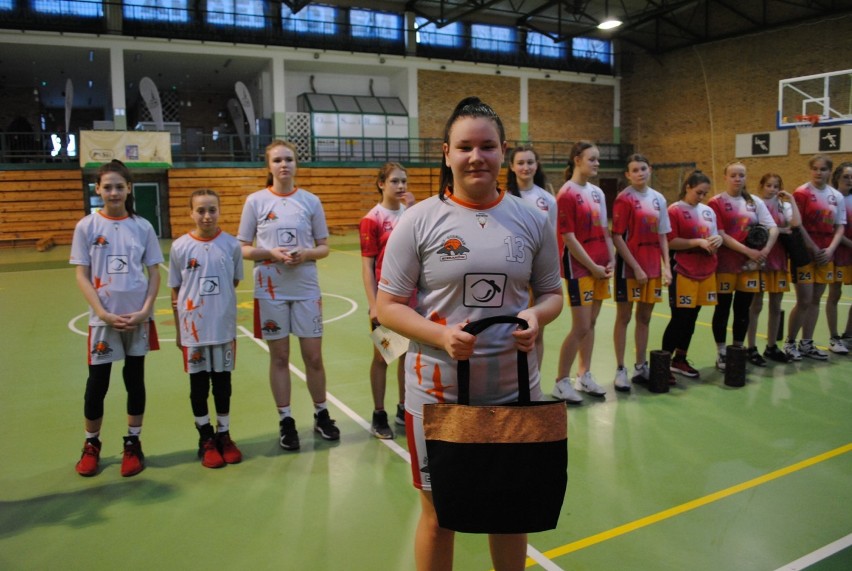 W Opalenicy odbył się turniej "Wiosna" w koszykówce dziewcząt. Zwycięzcą drużyna gospodarzy