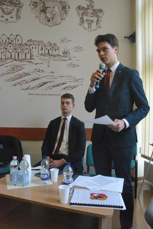 Młodzieżowa Rada Miasta Leszna jest przeciwko darmowym przejazdom