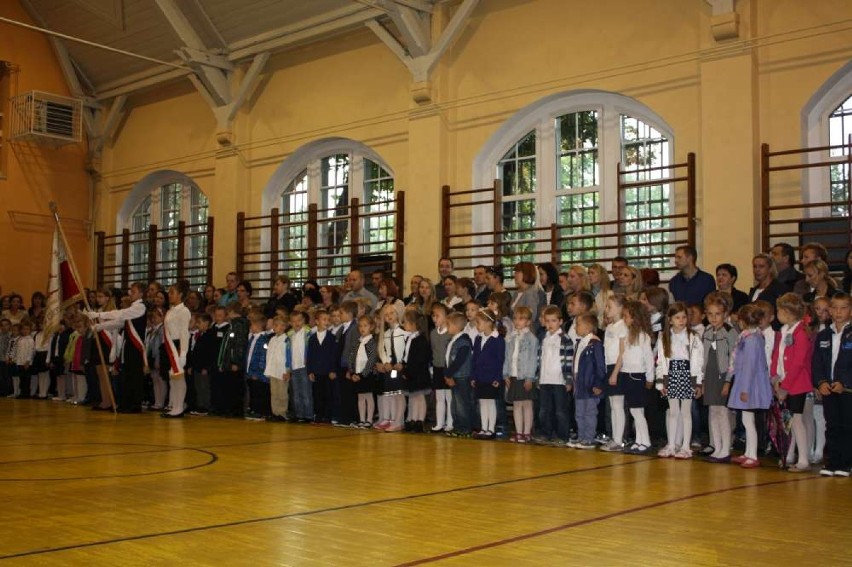 Rozpoczęcie roku szkolnego w Chodzieży: Uczniowie witali...