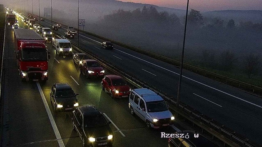 Wypadek na obwodnicy Krakowa. Autostrada A4 zablokowana 21 10