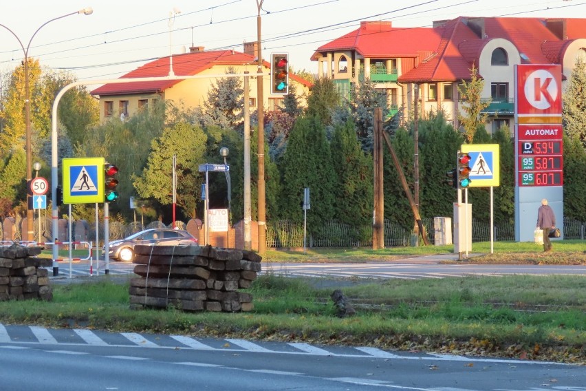 Nowa sygnalizacja świetlna na drodze wojewódzkiej 910 (al....