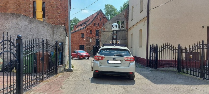 Samochód Apple Maps na brodnickiej ulicy