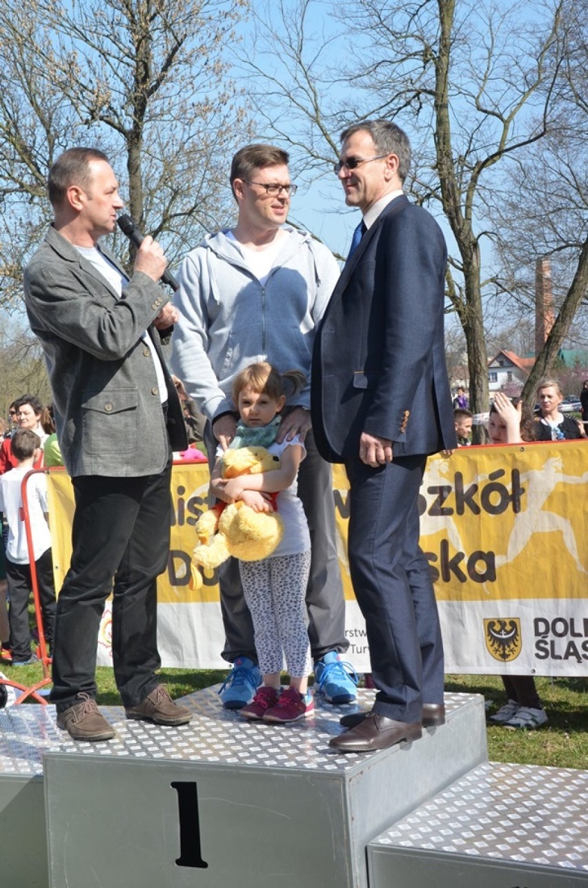 Przełaje pod zamkiem w Oleśnicy. Biegali także uczniowie z naszego regionu