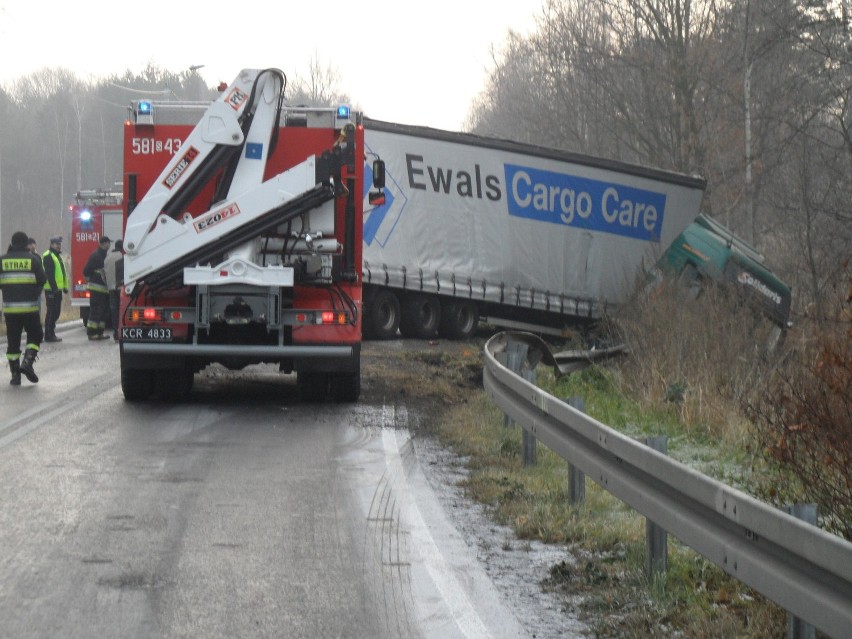 Wypadek w Rybniku. Zderzyły się dwie ciężarówki. Kierowca w szpitalu