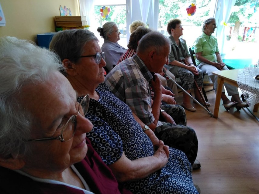Wizyta seniorów z Senior - Wigor w Przedszkolu nr 2 w Złotowie